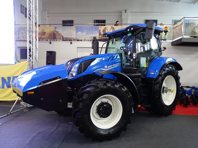 ITRO Štore je prvič v Sloveniji predstavil serijsko izdelan traktor new holland T6.180 methane power, ki za pogon uporablja metan (CNG, biometan). To gorivo omogoča bistveno zmanjšanje emisij CO2. Traktor ima 132 kW (180 KM) maksimalne moči po ISO 14396.
