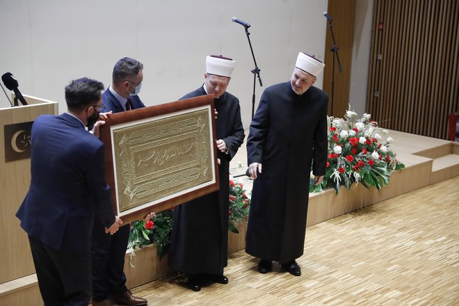 Slovesnost ob inavguraciji ljubljanskega muftija Nevzeta Porića, ki so se udeležili predstavniki slovenskega verskega, kulturnega, političnega in javnega življenja ter predsednik republike Borut Pahor. Ljubljana, 18. marec 2022 FOTO: Leon Vidic/delo
