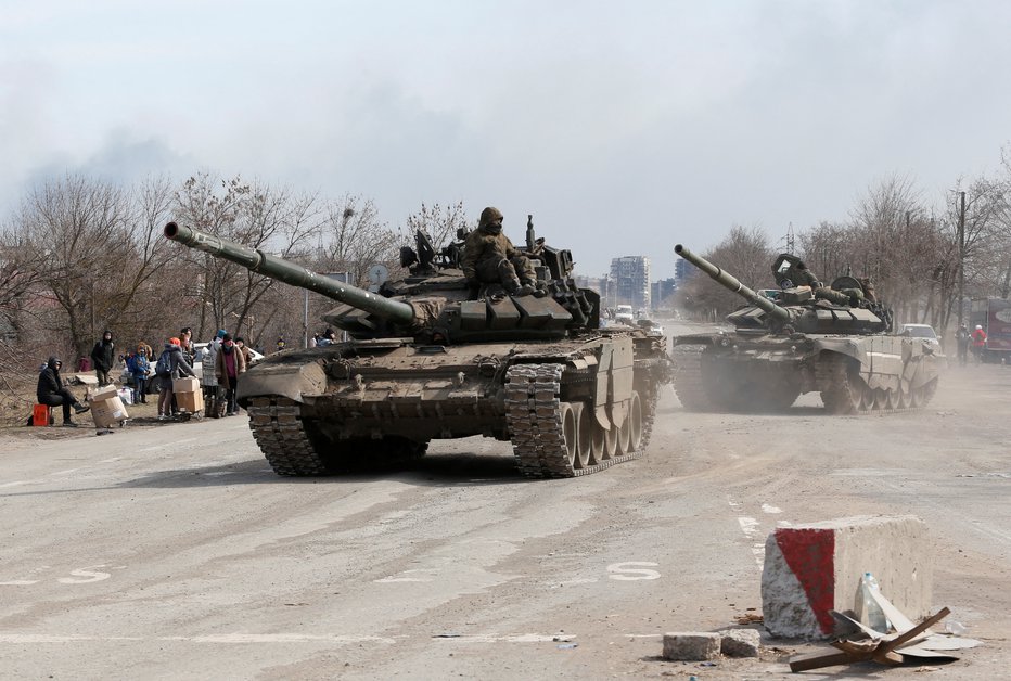 Fotografija: Ruske sile vztrajno oblegajo Mariupol. FOTO: Alexander Ermochenko/Reuters
