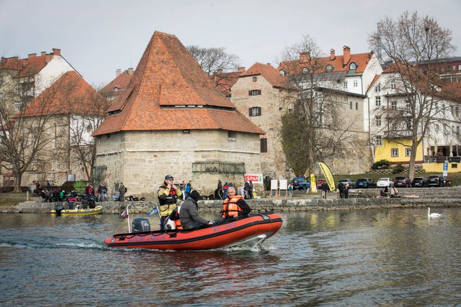 Ekipi na čolnih se je pridružil tudi mariborski župan Saša Arsenovič.
