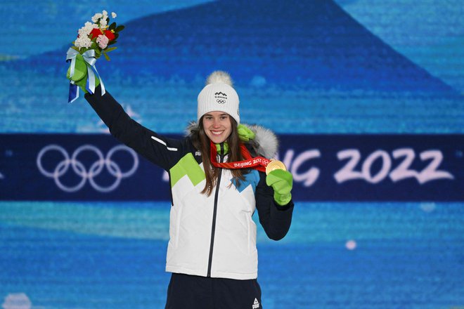 Urša Bogataj je prejela zlato kolajno. FOTO: Jewel Samad/AFP
