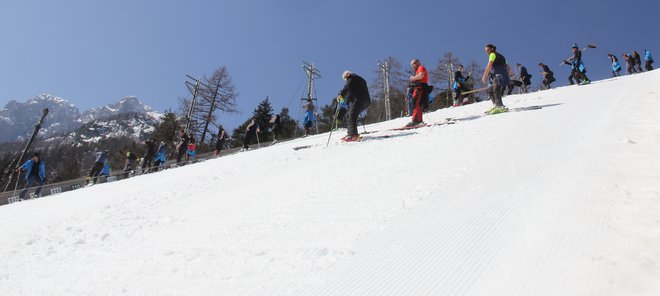 Doskočišče so v ponedeljek dopoldne zavzeli teptači.
