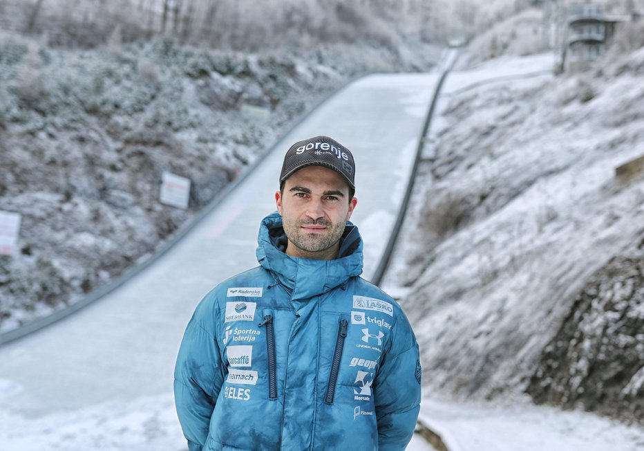 Fotografija: Novinarska konferenca enske in moke reprezentance v smučarskih skokih - Robert Hrgota 07.12.2021