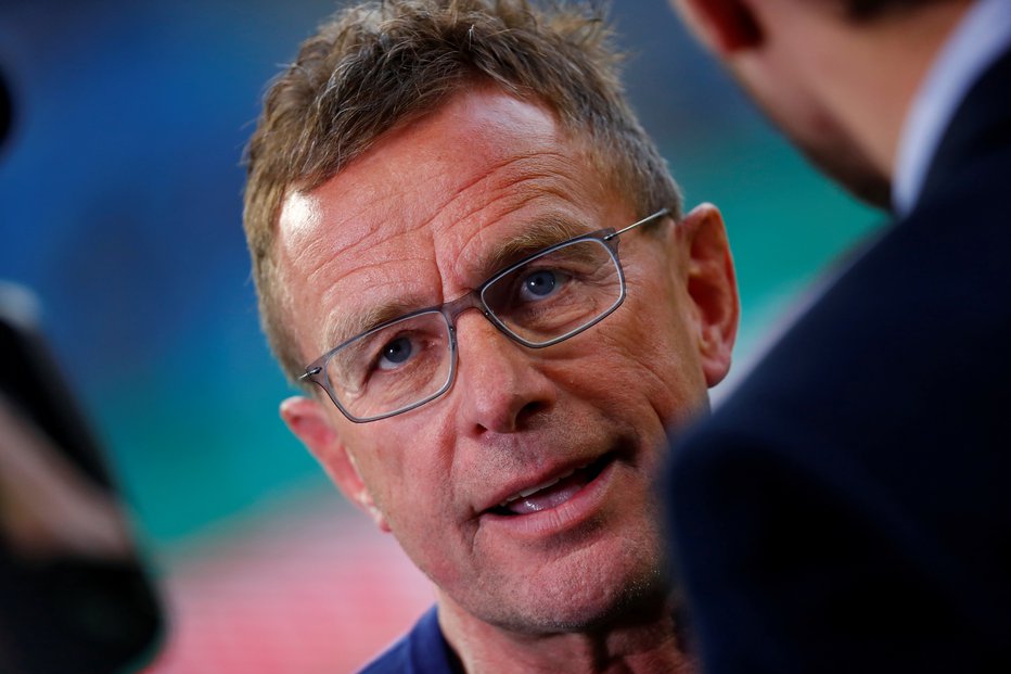 Fotografija: Kot trener je Rangnick (na fotografiji) nazadnje leta 2019 vodil Leipzig, kjer je sodeloval tudi z občasnim slovenskim reprezentantom Kevinom Kamplom. FOTO: Kai Pfaffenbach/Reuters
