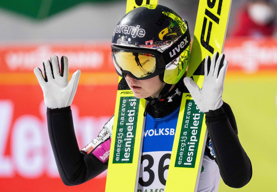 Fotografija: Ema Klinec (na fotografiji) je na svoj skok čakala več kot eno uro. FOTO: Georg Hochmuth/AFP
