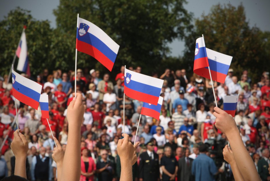 Fotografija: Uspešna osamosvojitev in evroatlantska integracija sta že vseskozi pomemben del zunanje podobe Slovenije. FOTO: Jure Eržen/Delo