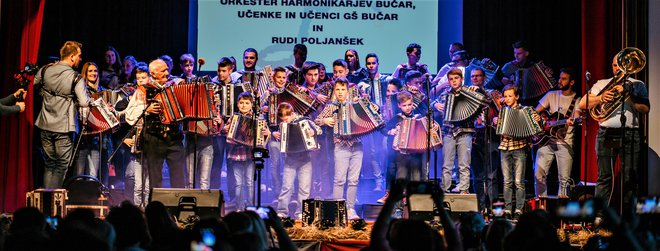 Orkester harmonikarjev Bučar
