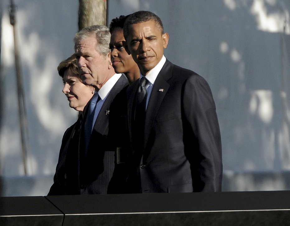 Fotografija: Nekdanja predsednika Barack Obama in George W. Bush s svojima soprogama. FOTO: Justin Lane/Reuters