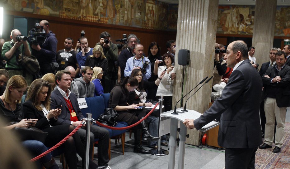 Fotografija: Zaradi napadov Janeza Janše na novinarje, ki o njem poročajo kritično, so zaskrbljeni evropski poslanci. FOTO: Samec Blaž/Delo