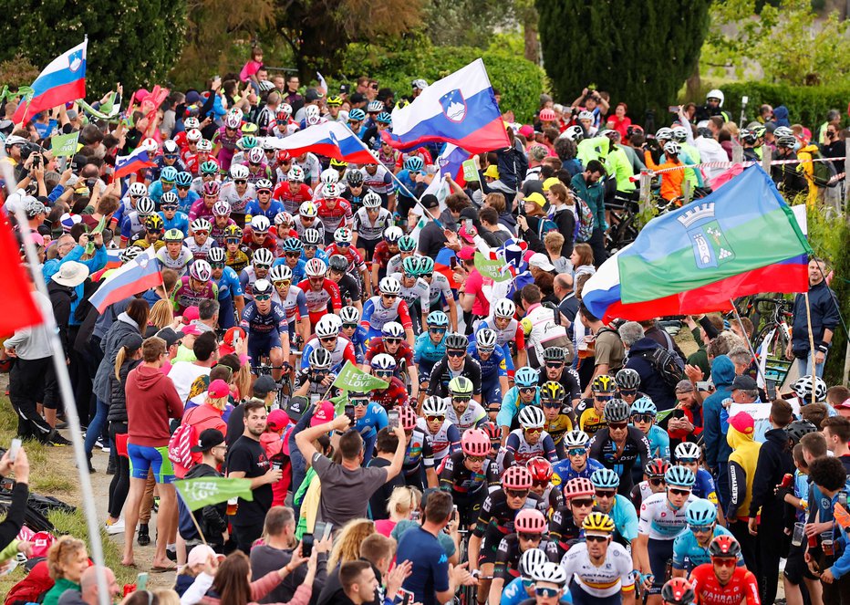 Fotografija: Gornje Cerovo, vzdušje kot v Alpah ali Dolomitih pred pandemijo. FOTO: Luca Bettini/AFP