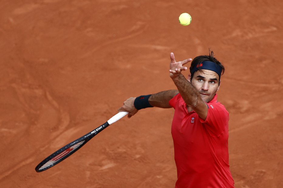 Fotografija: Federer ni za v staro šaro. FOTO: Christian Hartmann/Reuters