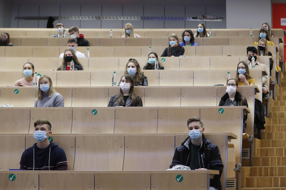 Fotografija: Razglasitev epidemije ni potrebna, pravi Janez Poklukar. FOTO: Leon Vidic/Delo