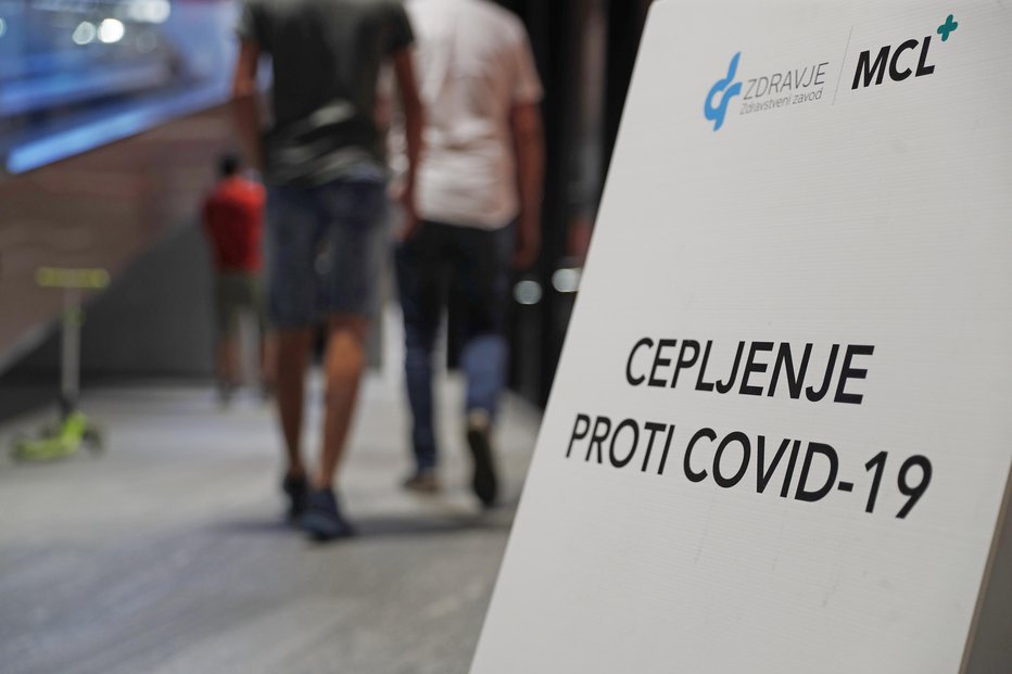 Fotografija: Cepljenje proti covidu-19. FOTO: Leon Vidic/Delo