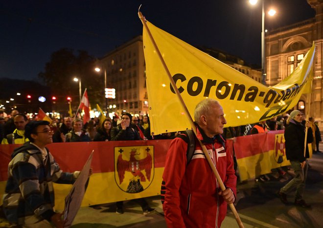 Demonstracije proti covidukrepom v Avstriji. FOTO: Joe Klamar/AFP
