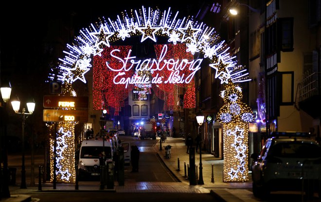 Strasbourška božična tržnica, ki so jo prvič organizirali leta 1570, je ena najbolj priljubljenih sezonskih prireditev v Franciji. FOTO: Vincent Kessler/Reuters