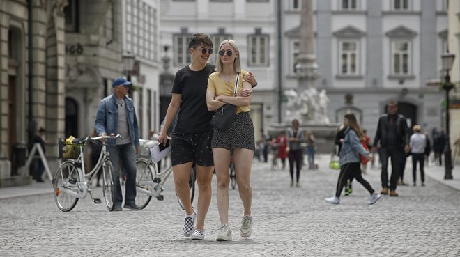 Pri 882 opravljenih testih v četrtek v Sloveniji niso potrdili nobenega novega primera okužbe, bolezen covid-19 pa ni zahtevala novih smrtnih žrtev. FOTO: Blaž Samec/Delo