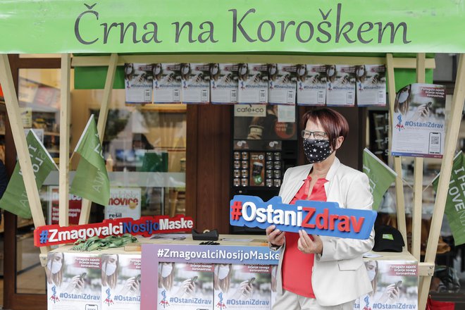 Informiranje o virusu v Črni na Koroškem. FOTO: Uroš Hočevar/Delo