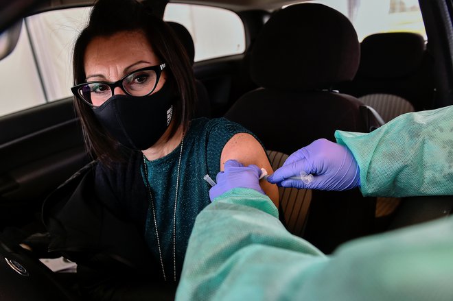 V celotni Italiji sicer cepljenje proti covidu-19 le počasi napreduje. FOTO: Flavio Lo Scalzo/Reuters