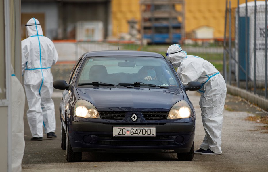 Fotografija: Testiranje v Zagrebu. FOTO: Antonio Bronic/Reuters