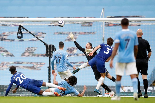 Marcos Alonso je pristreljal tri točke Chelseaju. FOTO: Martin Rickett/AFP