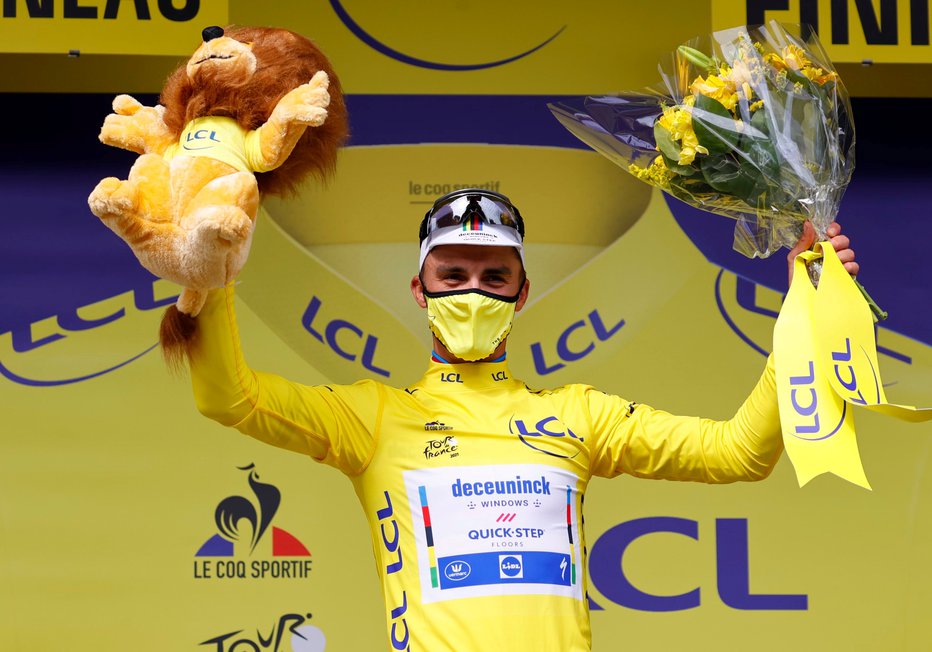 Fotografija: Julian Alaphilippe je Tour začel v podobnem slogu kot lani, ko je dobil 2. etapo in po njej oblekel rumeno majico. FOTO: Thomas Samson/Reuters