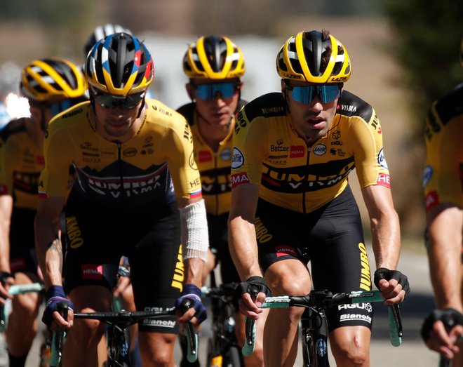 Tom Dumoulin (desno) je sam ocenil, da lahko največ naredi kot pomočnik Primoža Rogliča. FOTO: Benoît Tessier/Reuters