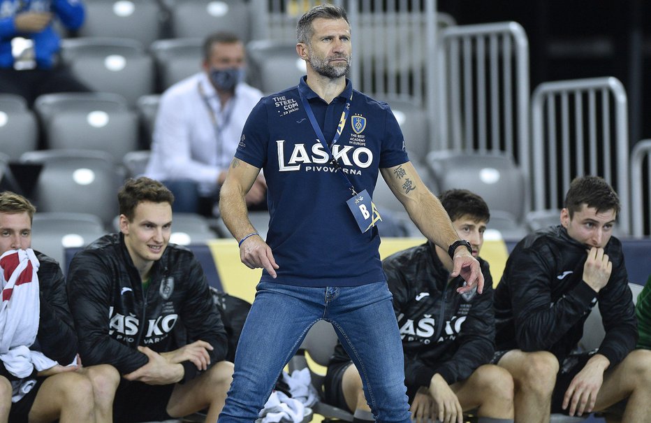 Fotografija: Tomaž Ocvirk je čustveno spremljal tekmo v Zagrebu. FOTO: Damir Krajac/Cropix