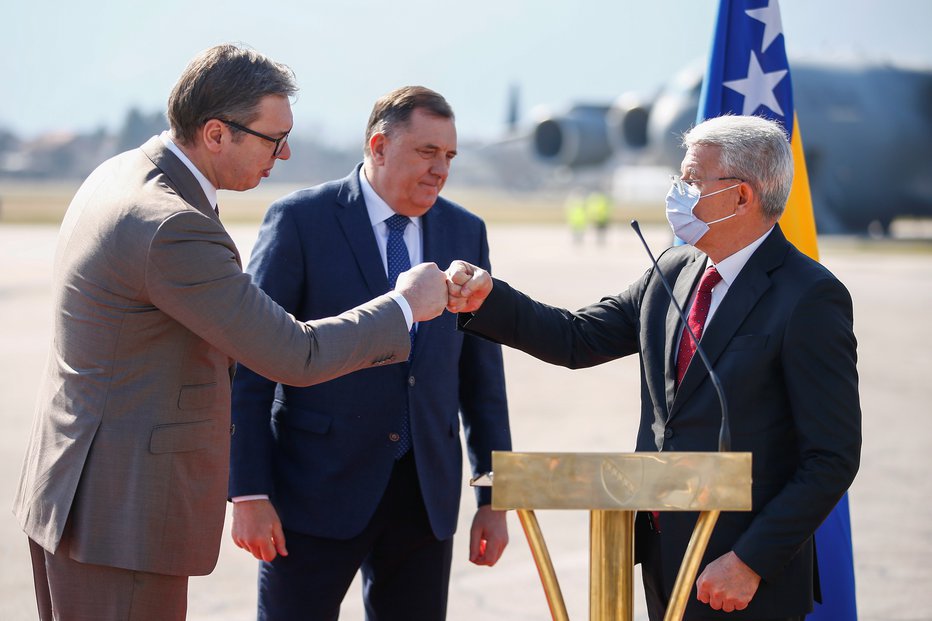 Fotografija: Srbski predsednik  Aleksandar Vučić je Bosni daroval pošiljko cpeiv. FOTO: Dado Ruvic/Reuters