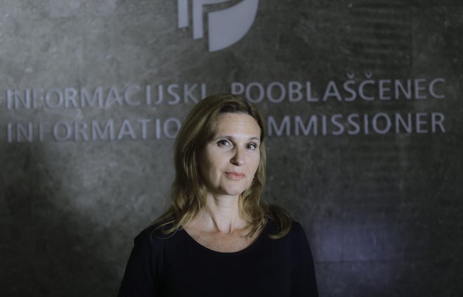 Mojca Prelesnik, informacijska pooblaščenka, je NIJZ rok za odgovor glede aplikacije za preverjanje PCT podaljšala le do petka. FOTO: Jože Suhadolnik/Delo