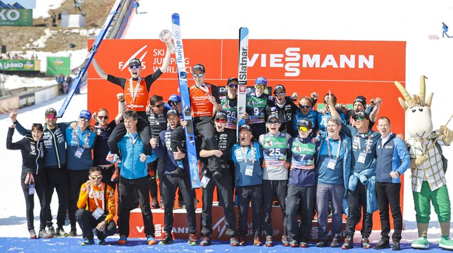 Slovenska reprezentanca na zadnji tekmi sezone. FOTO: Matej Družnik
