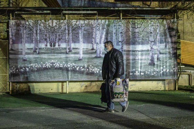 Vlada bo sredstva, ki bodo zbrana na posebnem transakcijskem računu, porabljala v okviru proračunske rezerve, o njihovi porabi  pa bo mesečno poročala državnemu zboru. FOTO: Voranc Vogel/Delo