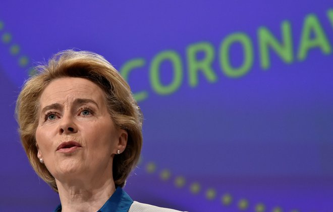 Novinarske konference predsednice Evropske komisije Ursule Von der Leyen bi morali predvajati v vseh državah članicah EU, menita podpredsednika Evropskega parlamenta, zadolžena za komuniciranje. FOTO: Reuters