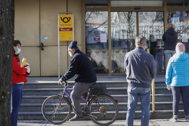 Pošte bodo ob sobotah še naprej zaprte. FOTO: Leon Vidic/Delo