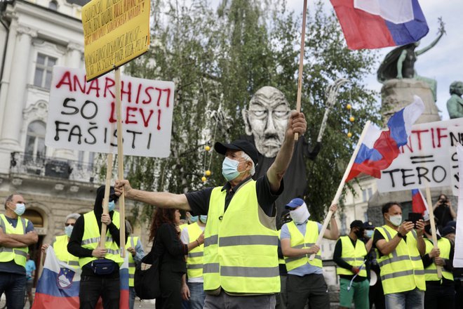 Tako imenovani rumeni jopiči. FOTO: Voranc Vogel/Delo