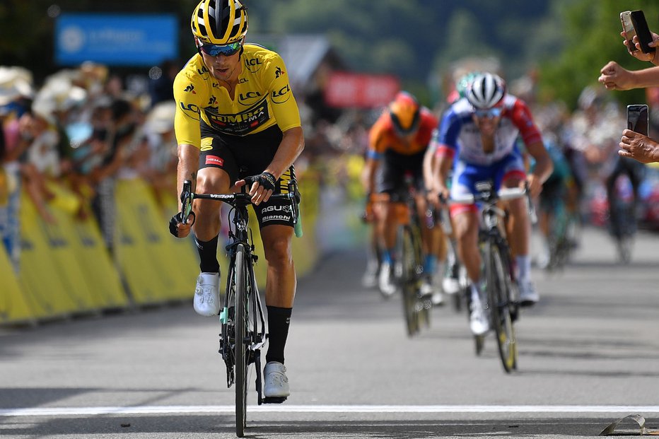 Fotografija: Primož Roglič v šprintu za 2. mesto ni imel težav s tekmeci. FOTO: Justin Setterfield/AFP