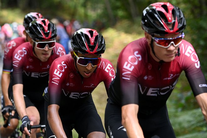 Chris Froome (spredaj) ne Touru ne bo rezal zraka Eganu Bernalu. FOTO: Anne-Christine Poujoulat/AFP