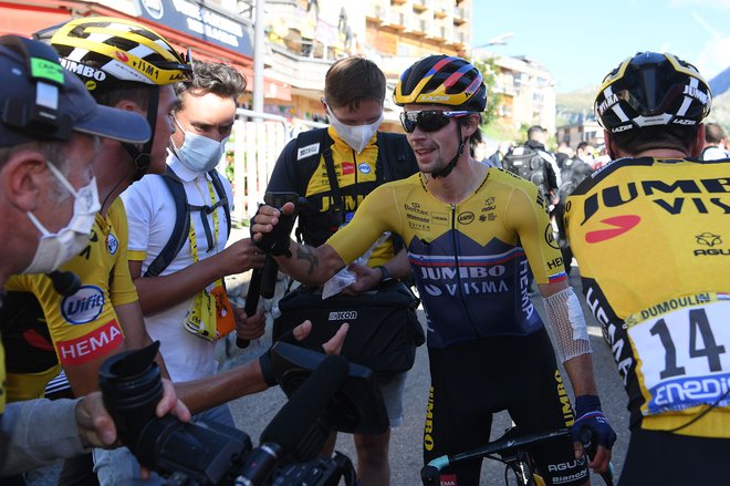 Primož Roglič je z zmago kronal izjemno delo ekipe Jumbo Visma.  FOTO: Franck Faugere/AFP