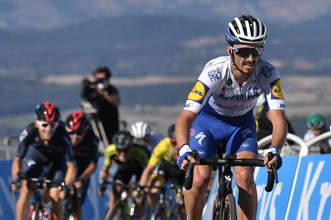 FOTO: Alaphilippe si je povrnil le 1. sekundo. FOTO: Marco Bertorello/AFP