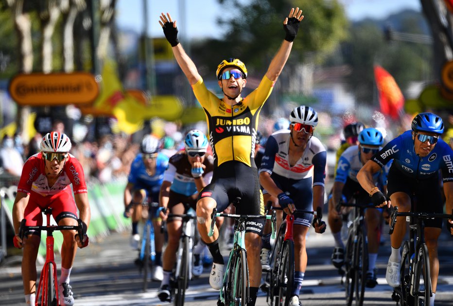 Fotografija: Wout Van Aert je slavil svojo drugo etapno zmago v treh dneh. FOTO: Stuart Franklin/Reuters