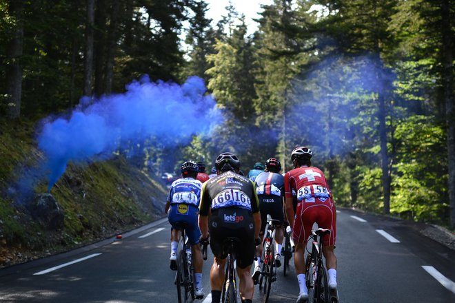 Ubežniki v današnji etapi. FOTO:Marco Bertorello/AFP