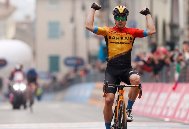 Jan Tratnik je 500 m pred ciljem zagledal svojo Uršo in zmagal.  FOTO: Luca Bettini/AFP