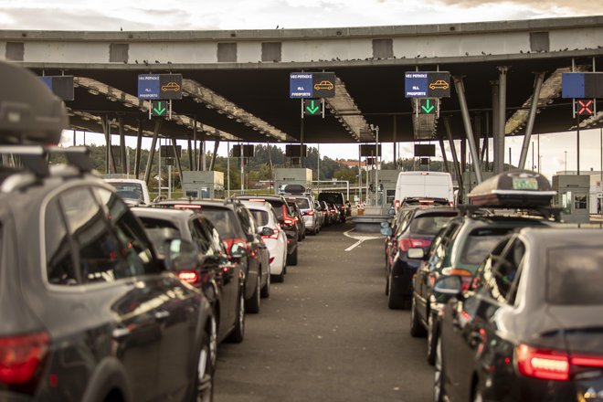 V veljavi so tudi spremembe pri vstopu na Hrvaško. Otroci do 12. leta starosti od danes naprej za vstop na Hrvaško ne potrebujejo negativnega testa na novi koronavirus . FOTO: Voranc Vogel