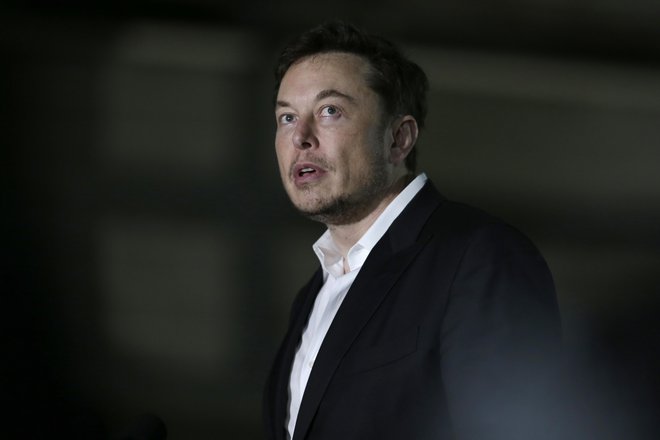 Musk je 7. avgusta na svojem twitter računu objavil namero o umiku delnic Tesle z borze. FOTO: Kiichiro Sato/Ap