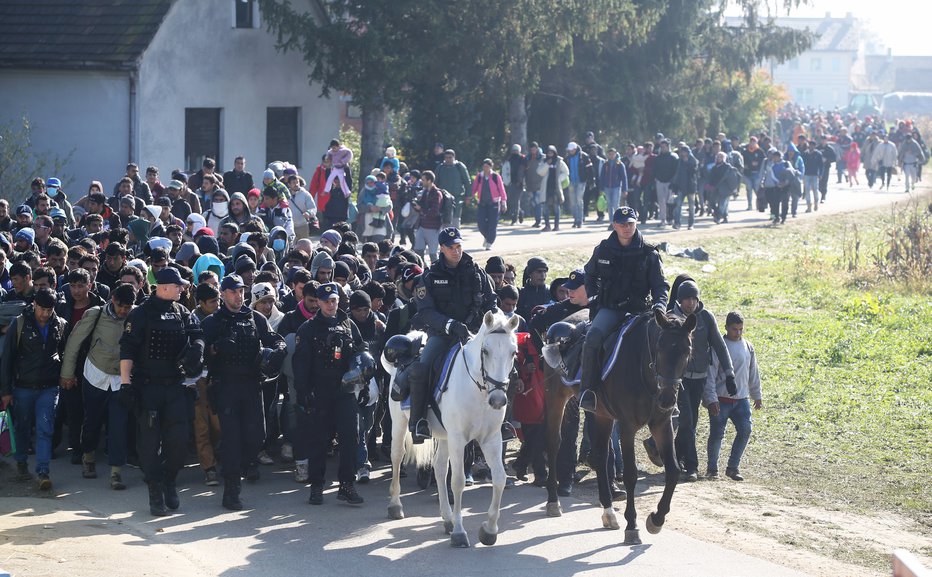 Fotografija: Dogovor prinaša več možnosti, da bomo skupaj z drugimi preprečevali množične migracije, kakršnim smo bili priča leta 2015, je zagotovil Cerar. Foto Igor Zaplatil/delo