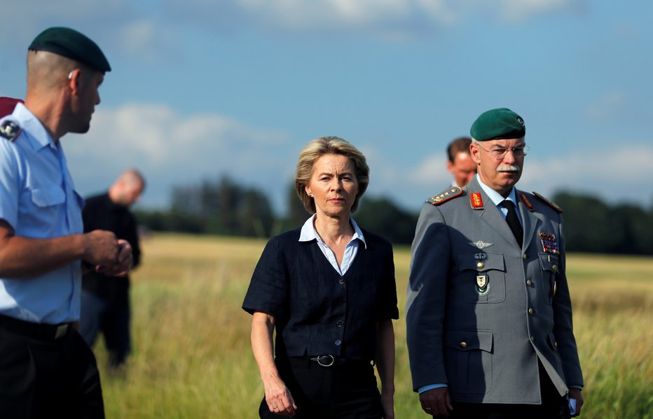 Fotografija: Političarka iz nemške CDU Ursula von der Leyen je od leta 2005 v različnih vladah kanclerke Angele Merkel. Po izobrazbi je zdravnica, je mati sedmih otrok. FOTO: Leon Kuegeler/Reuters