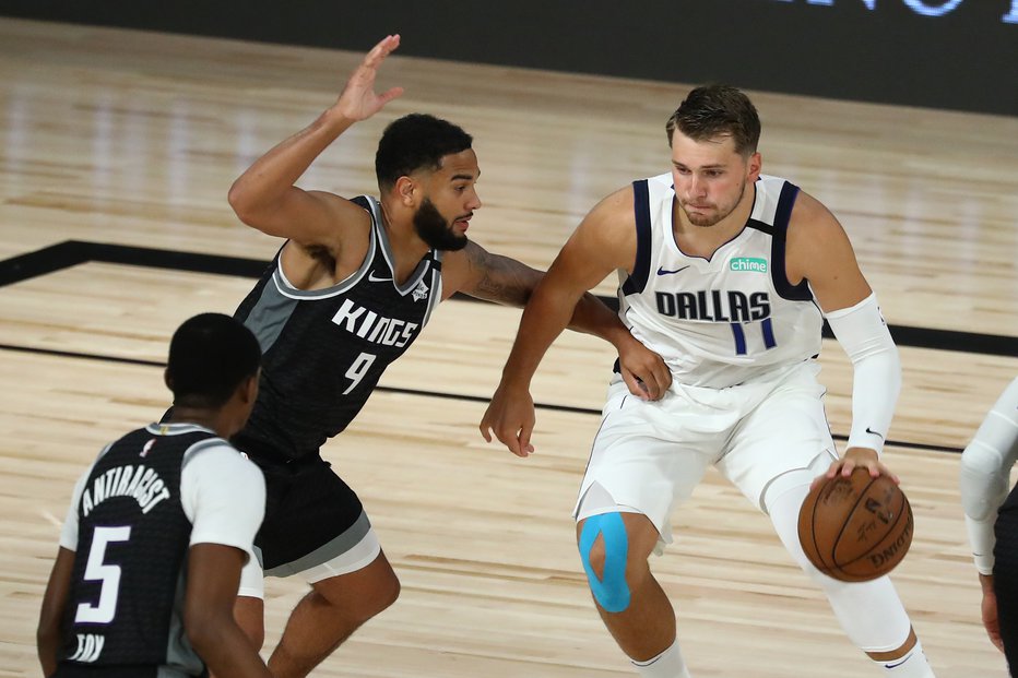 Fotografija: Luka Dončić je že v rednem delu tekme zbral 19 skokov in izboljšal svoj rekord v ligi NBA. FOTO: Kim Klement/USA Today Sports