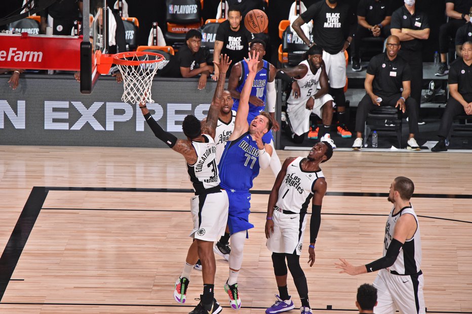 Fotografija: Luko Dončića in soigralce so v pretekli sezoni v prvem krogu končnice ustavili Los Angeles Clippers. FOTO: David Dow/AFP