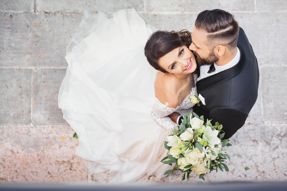 Fotografija: Starost ženina in neveste je le eden od dejavnikov, ki vplivajo na uspeh zakona. FOTO: Fotografielink/Gettyimages
