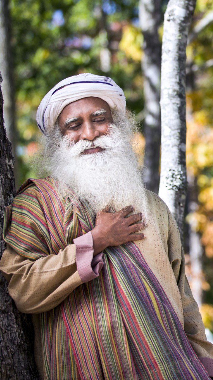 Fotografija: Dnevni stik s prstjo harmonizira psihične procese v telesu, pravi Sadhguru. FOTO: fundacija Isha
