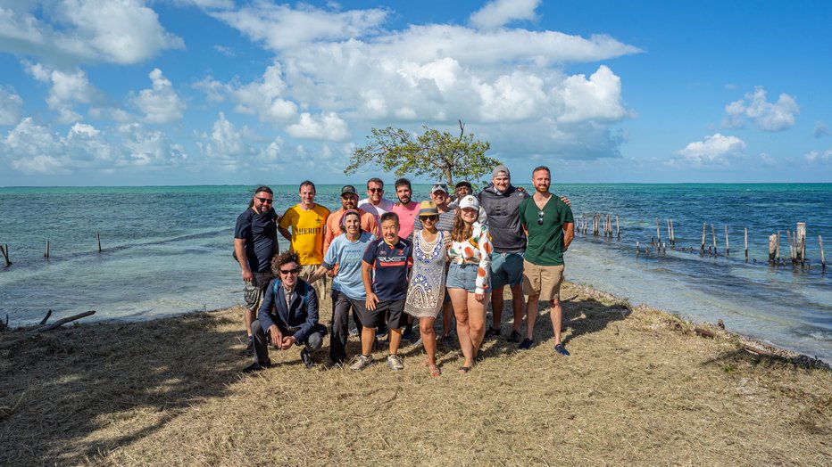 Fotografija: Nekaj lastnikov otoka Coffee Caye, kjer nastaja kneževina Islandija.
FOTO: Travel-leisure.com
